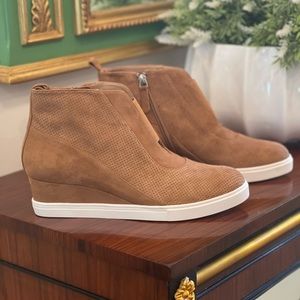 Linea Paolo Wedge Sneaker in suede leather Size10